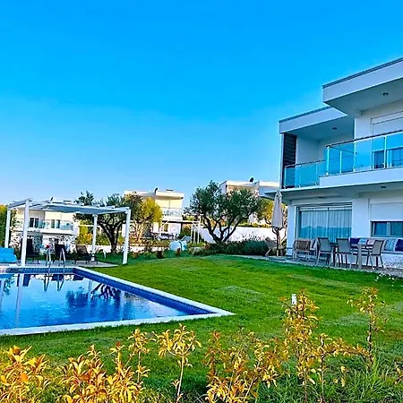 Hotel Sani Beverly Hills Luxury