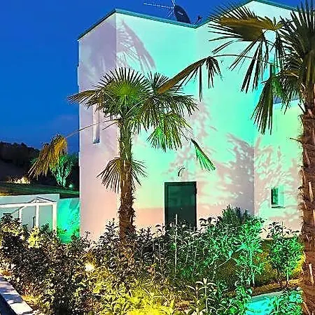 Sani Beverly Hills Luxury Hotel 4*